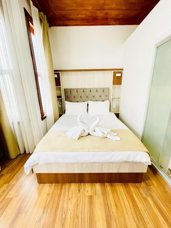 Qonaq Hotel & Suites Provincia di Provincia di Istanbul Esterno foto