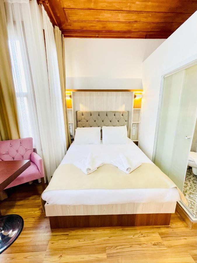 Qonaq Hotel & Suites Provincia di Provincia di Istanbul Esterno foto