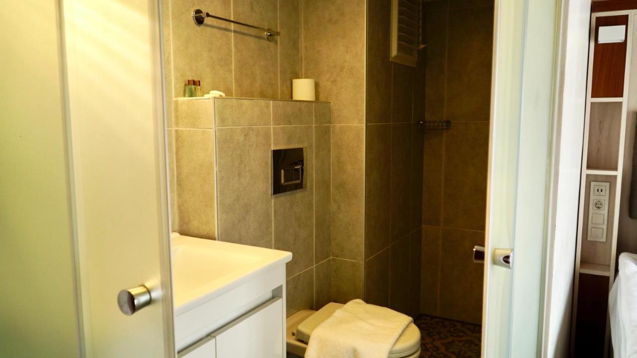 Qonaq Hotel & Suites Provincia di Provincia di Istanbul Esterno foto