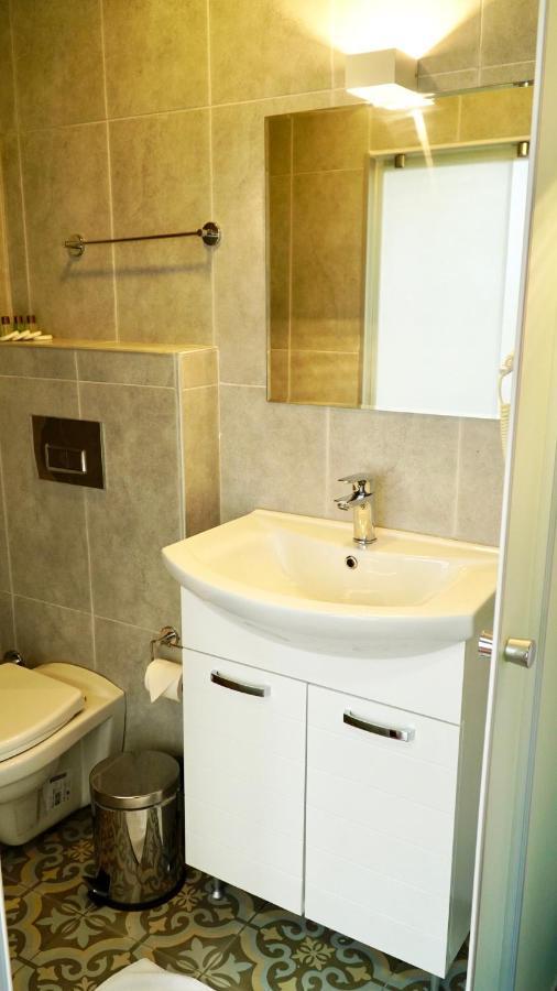 Qonaq Hotel & Suites Provincia di Provincia di Istanbul Esterno foto