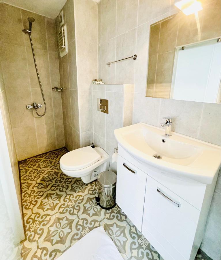 Qonaq Hotel & Suites Provincia di Provincia di Istanbul Esterno foto